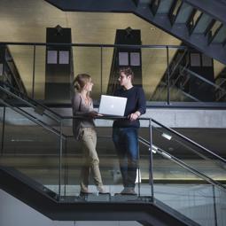 A man and a women talking at the library of Pérolles