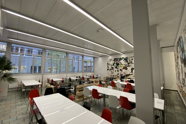 Cafétéria HEG Tables
