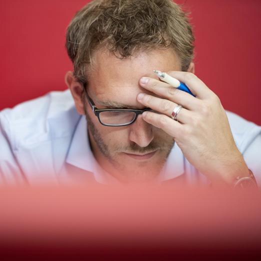 Eine Person, die darüber nachdenkt.