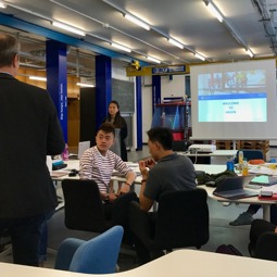 Summerschool 2018 Welcome Etudiants internationaux et un professeurs dans l'Innovation Lab