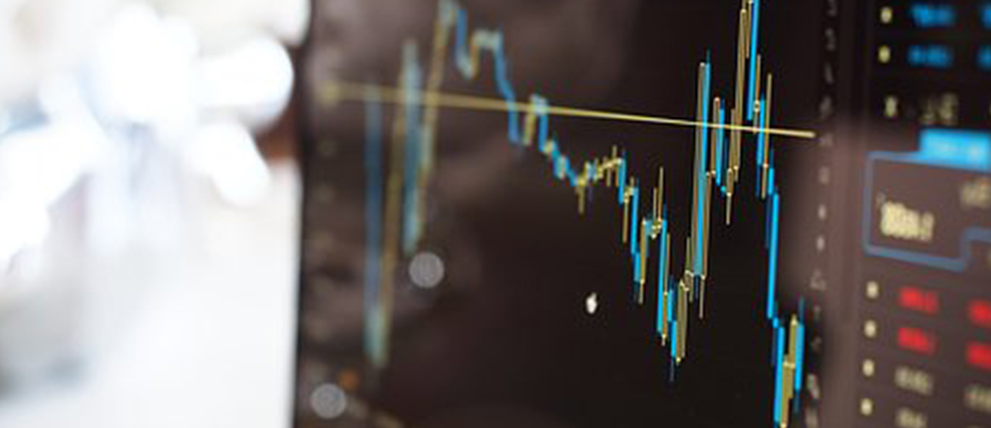 Ecran d'ordinateur montrant des statistiques financières