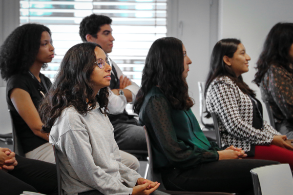 Student during a company visit - Summer School HEG-FR