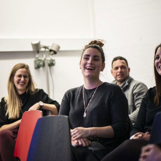 Inspiration, training and networking Schülerin lachen